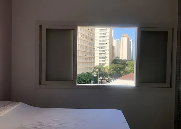 Predinho em localizaçao central perto da praia em ambiente familiar Guarujá